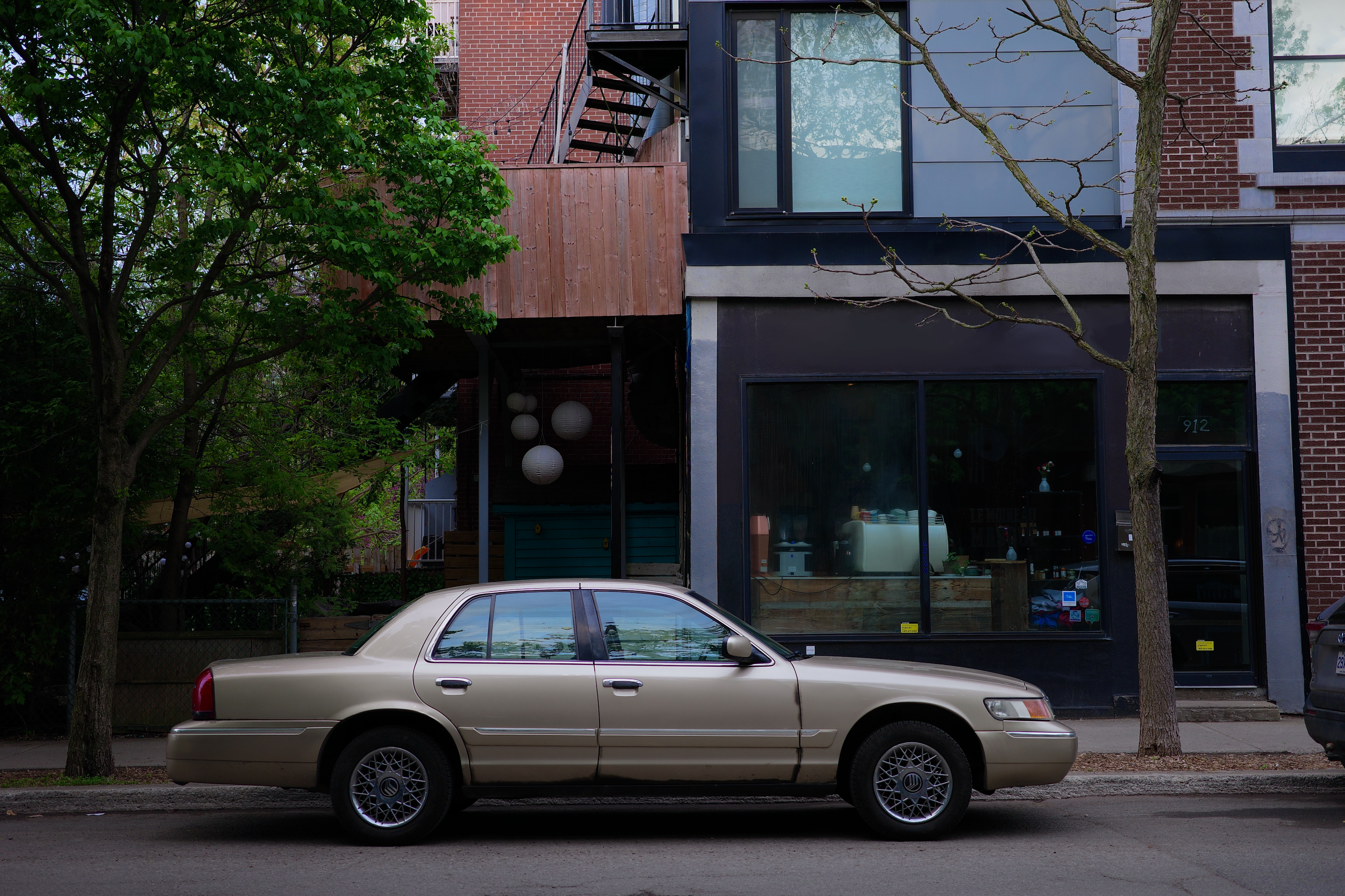 photo of a car in the plateau